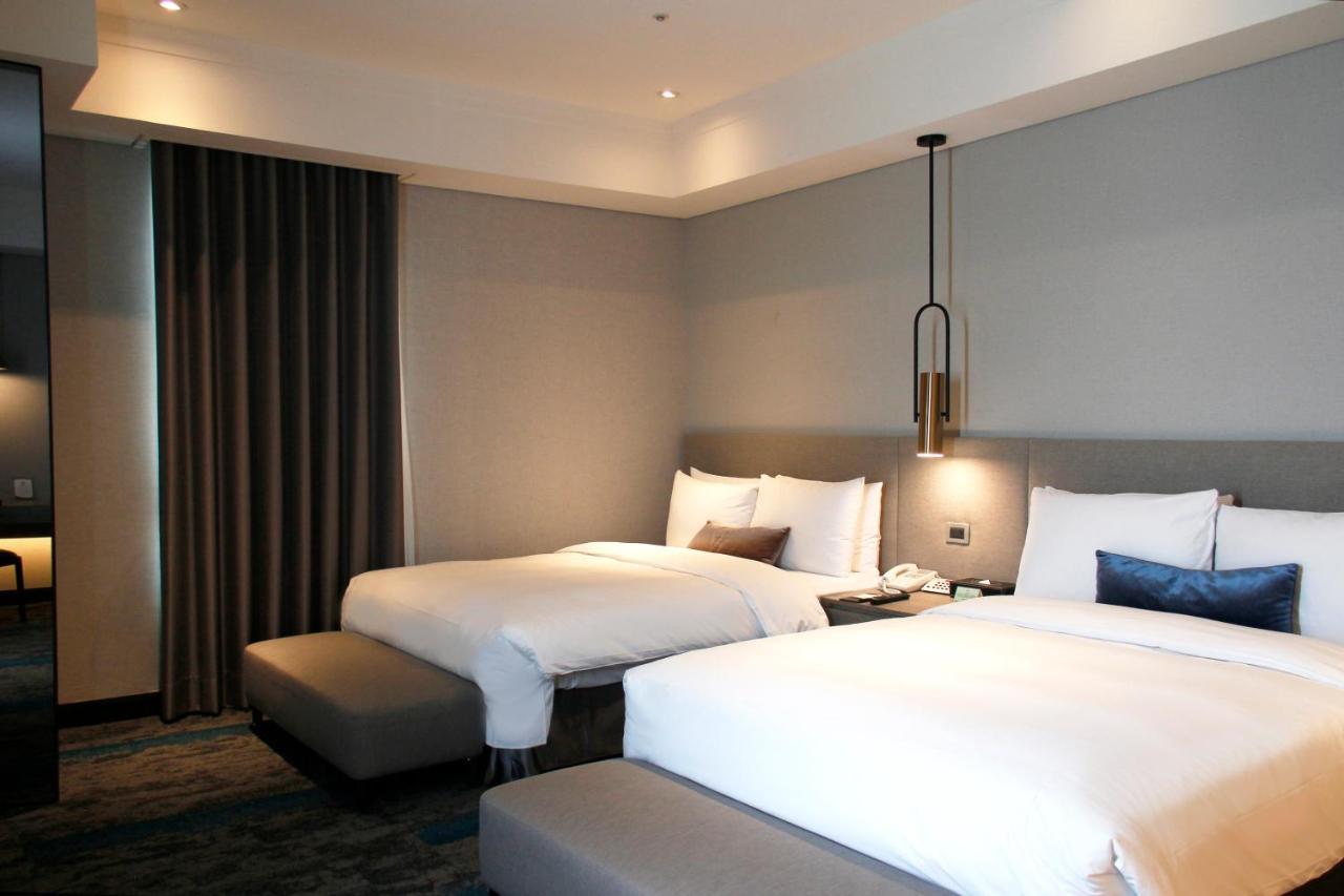 Queena Plaza Hotel Тайнань Экстерьер фото