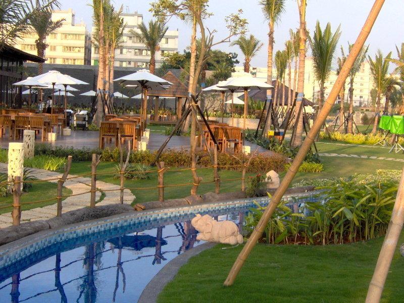 Queena Plaza Hotel Тайнань Экстерьер фото