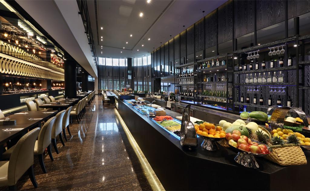 Queena Plaza Hotel Тайнань Экстерьер фото