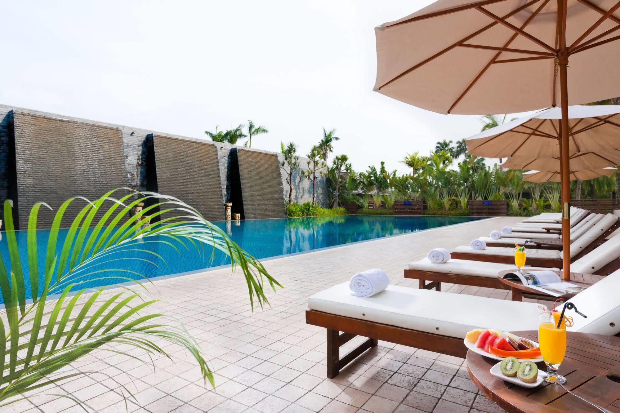 Queena Plaza Hotel Тайнань Экстерьер фото