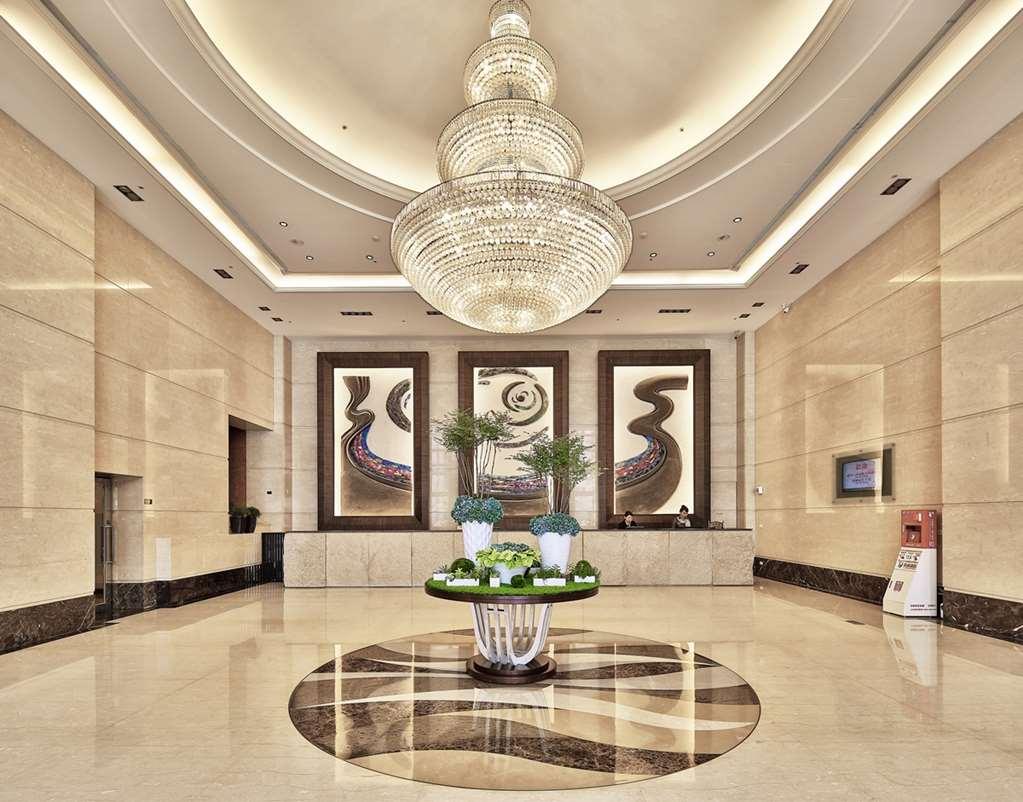 Queena Plaza Hotel Тайнань Интерьер фото